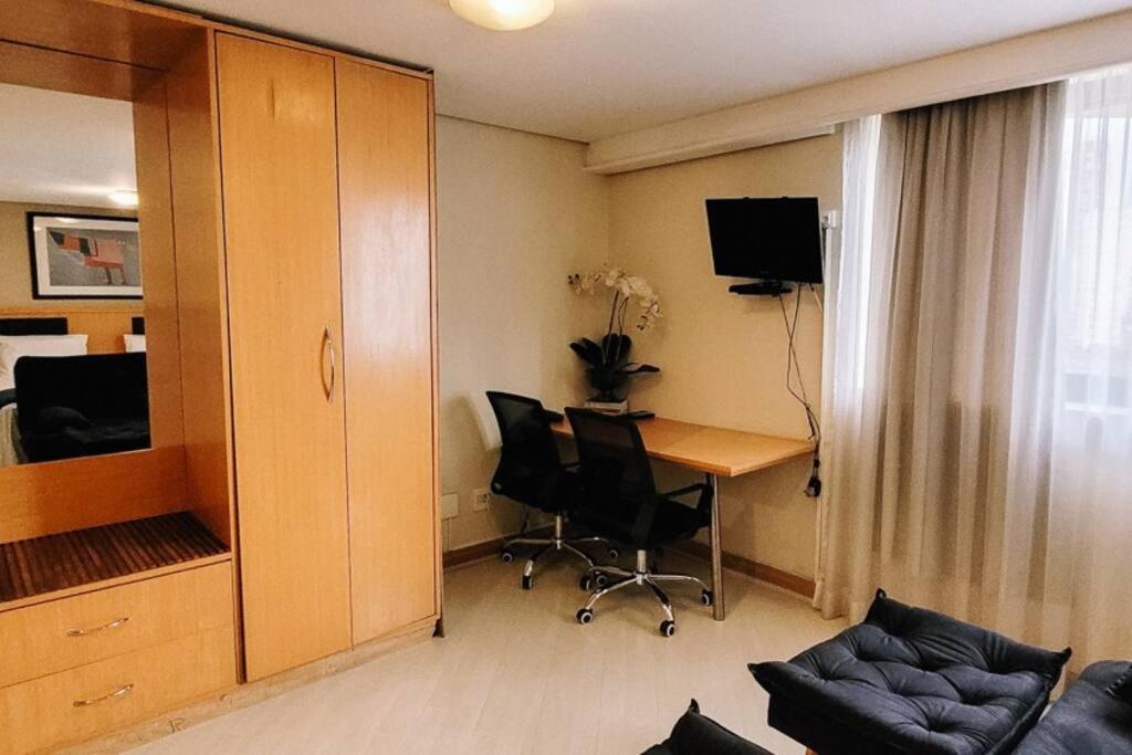 1007 Bienal Suits, Arrumacao, Manobrista E Piscina Apartamento *